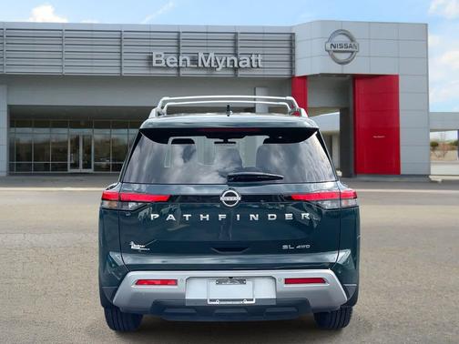2023 Nissan Pathfinder SL 4WD