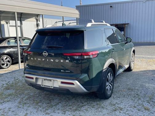 2023 Nissan Pathfinder SL 4WD