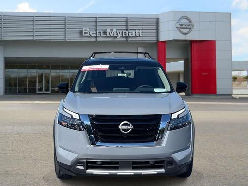 2025 Nissan Pathfinder Platinum 4WD