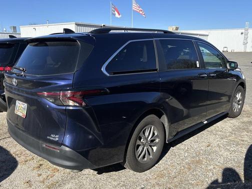 2024 Toyota Sienna XLE