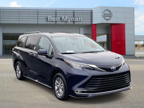 2024 Toyota Sienna XLE