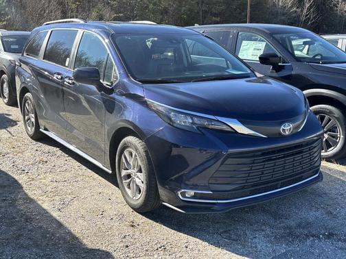 2024 Toyota Sienna XLE