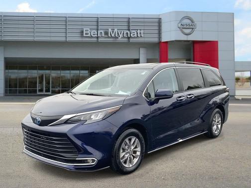 2024 Toyota Sienna XLE