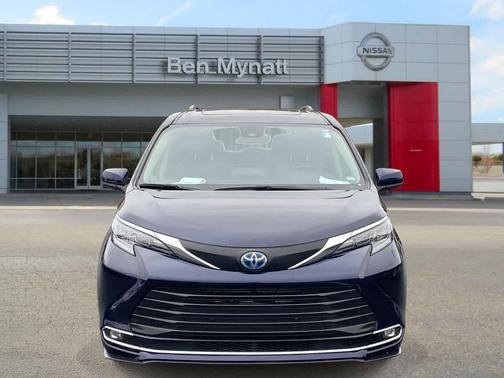 2024 Toyota Sienna XLE