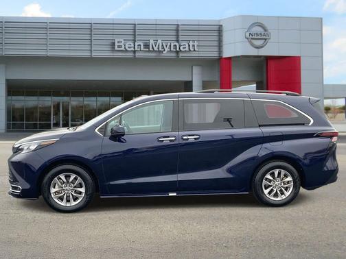 2024 Toyota Sienna XLE