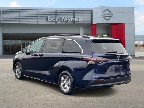 2024 Toyota Sienna XLE