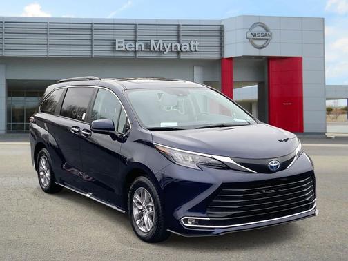 2024 Toyota Sienna XLE