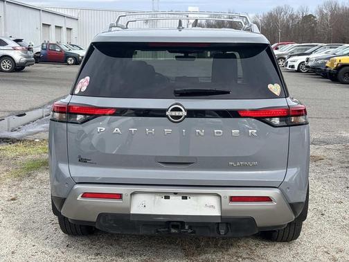 2024 Nissan Pathfinder Platinum FWD