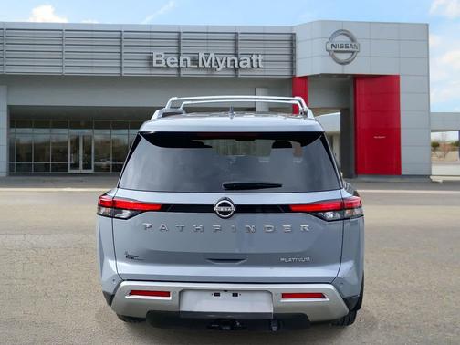 2024 Nissan Pathfinder Platinum FWD