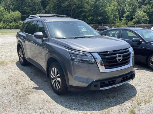 2024 Nissan Pathfinder SL FWD