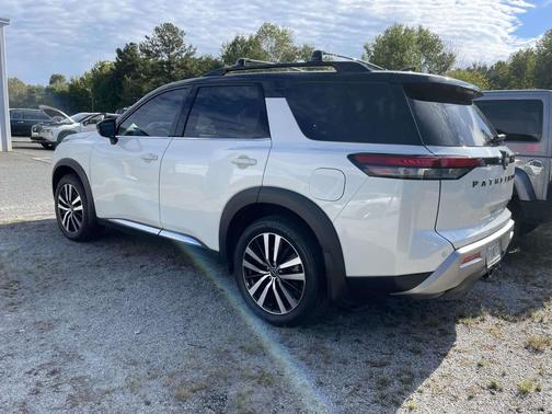 2024 Nissan Pathfinder Platinum 4WD