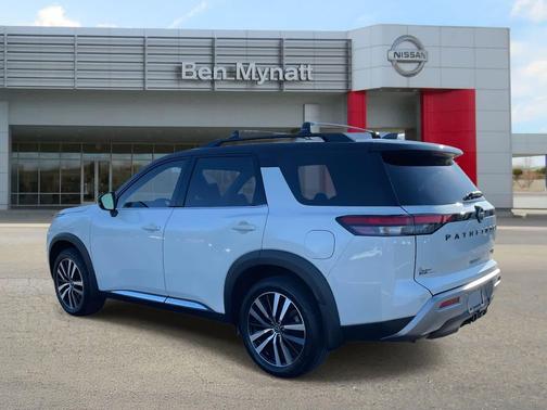 2024 Nissan Pathfinder Platinum 4WD