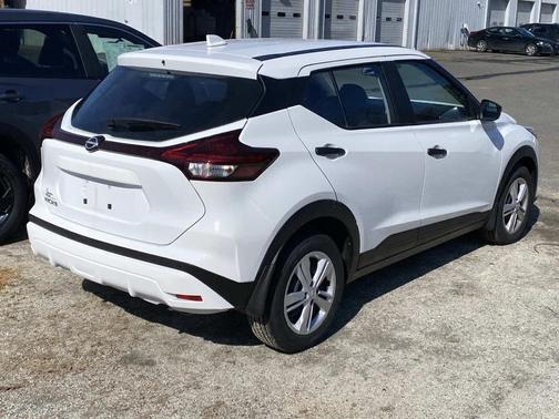 2025 Nissan Kicks S