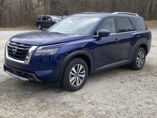 2025 Nissan Pathfinder SL 4WD