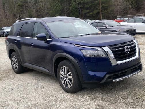 2025 Nissan Pathfinder SL 4WD