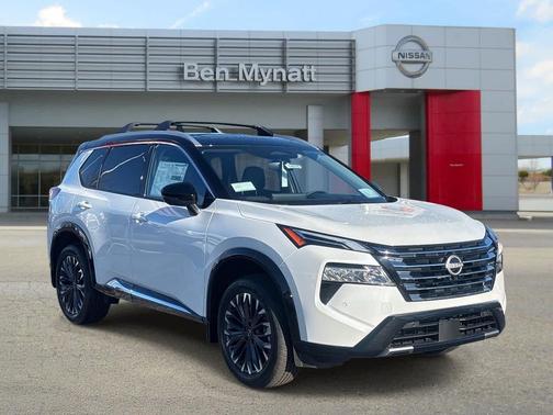 Everest White Pearl/Super Black 2026 Nissan Rogue Platinum