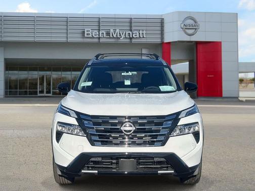 Everest White Pearl/Super Black 2026 Nissan Rogue Platinum