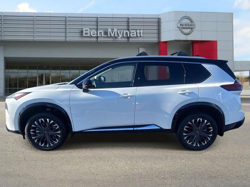 Everest White Pearl/Super Black 2026 Nissan Rogue Platinum