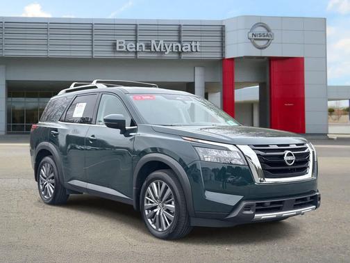 2025 Nissan Pathfinder SL FWD