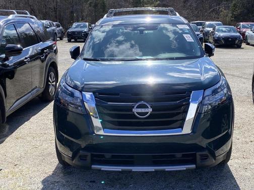 2025 Nissan Pathfinder SL FWD