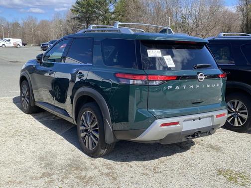 2025 Nissan Pathfinder SL FWD