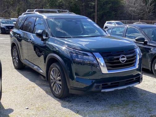 2025 Nissan Pathfinder SL FWD