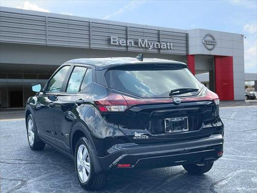2025 Nissan Kicks S