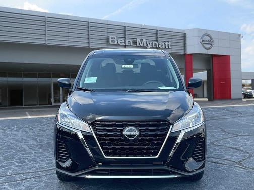 2025 Nissan Kicks S