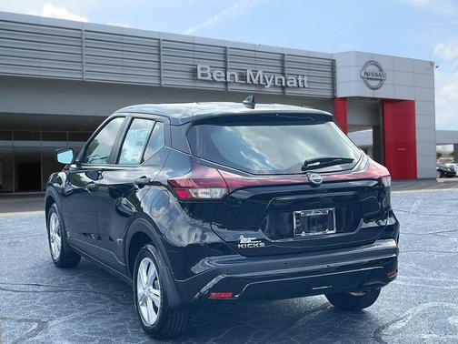 2025 Nissan Kicks S