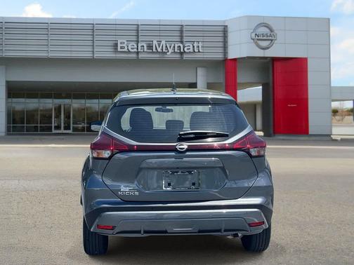 Gun Metallic 2025 Nissan Kicks S