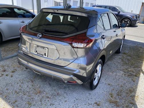 Gun Metallic 2025 Nissan Kicks S