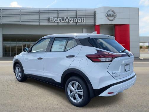 2025 Nissan Kicks S
