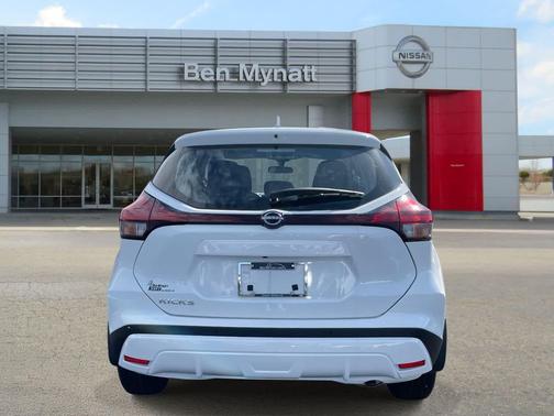 2025 Nissan Kicks S