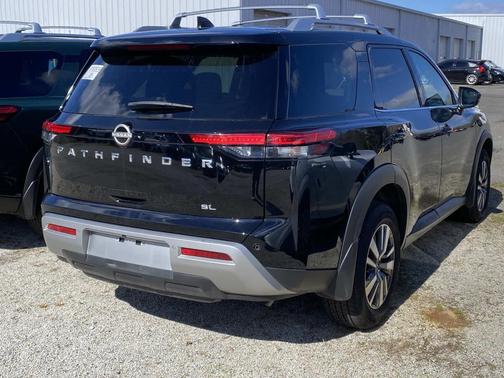 2025 Nissan Pathfinder SL FWD