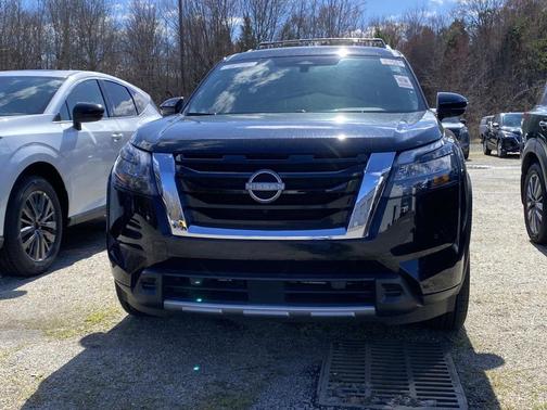 2025 Nissan Pathfinder SL FWD