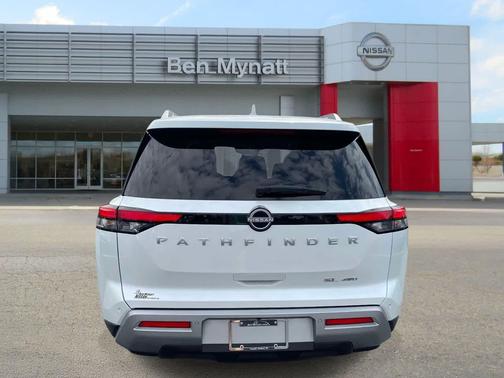 2025 Nissan Pathfinder SL 4WD