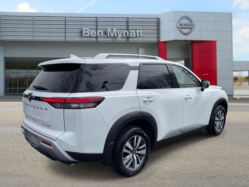 2025 Nissan Pathfinder SL 4WD