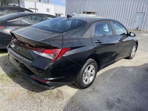 2023 Hyundai ELANTRA SE