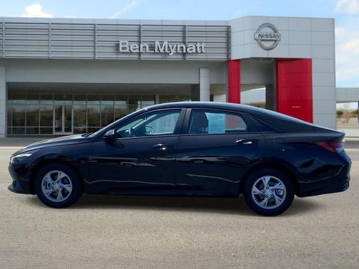 2023 Hyundai ELANTRA SE