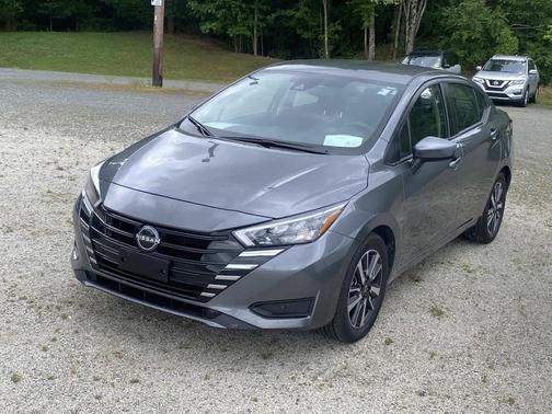 Gun Metallic 2025 Nissan Versa 1.6 SV