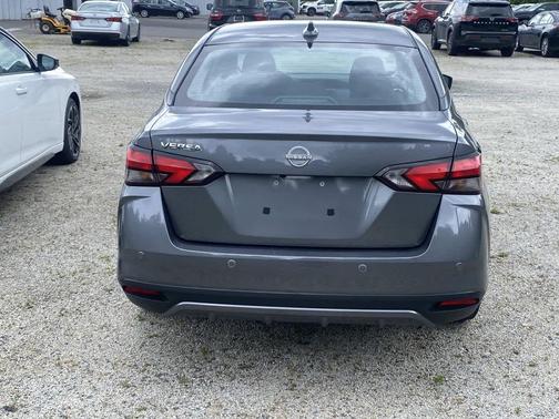Gun Metallic 2025 Nissan Versa 1.6 SV
