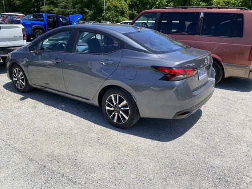 Gun Metallic 2025 Nissan Versa 1.6 SV