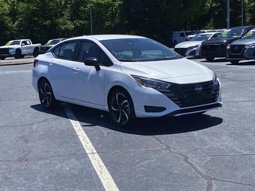 Aspen White Tricoat 2025 Nissan Versa 1.6 S