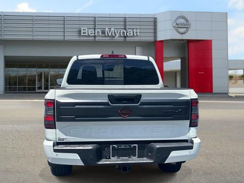 Glacier White 2025 Nissan Frontier PRO-X