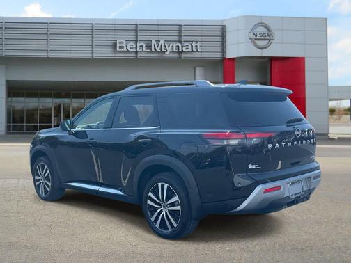 2025 Nissan Pathfinder Platinum 4WD
