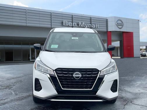 2025 Nissan Kicks S