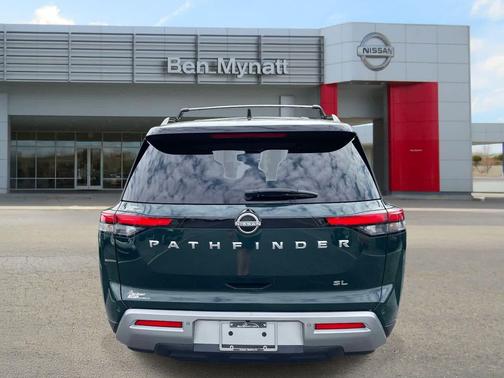 2022 Nissan Pathfinder SL 2WD