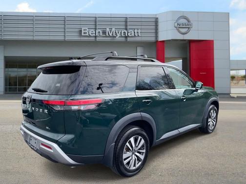 2022 Nissan Pathfinder SL 2WD