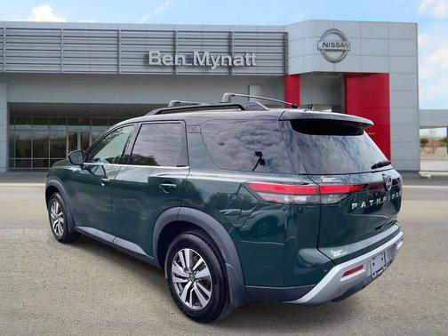 2022 Nissan Pathfinder SL 2WD