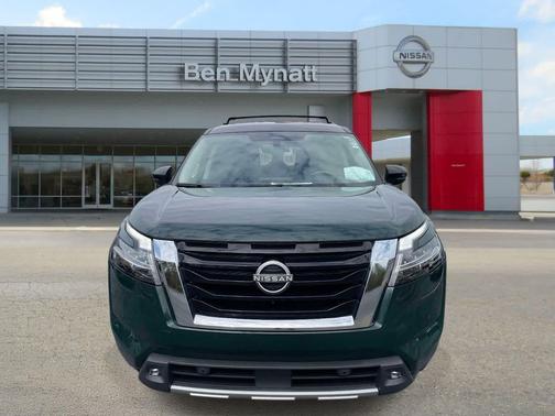 2022 Nissan Pathfinder SL 2WD